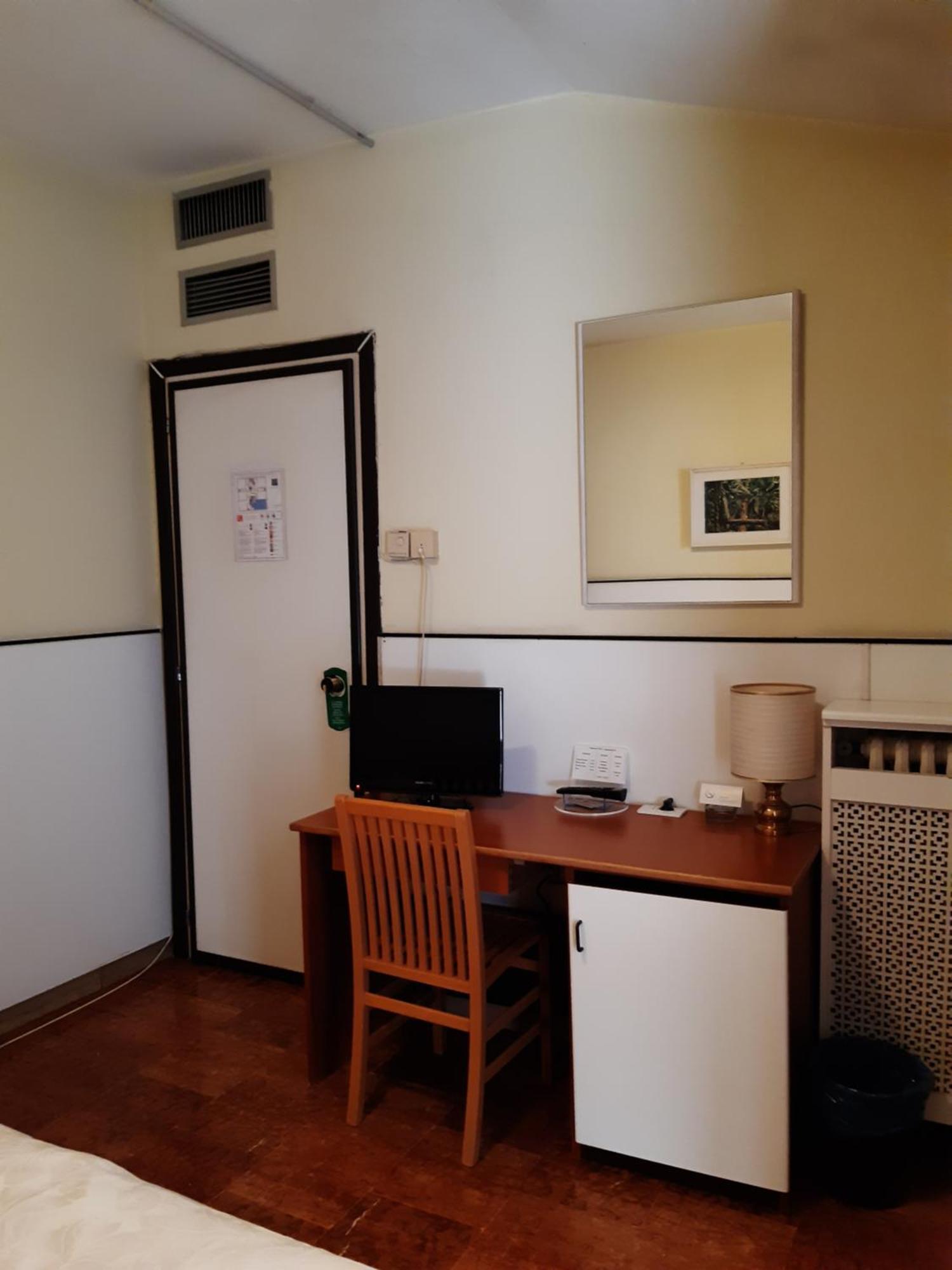 Quarto Individual Econômico